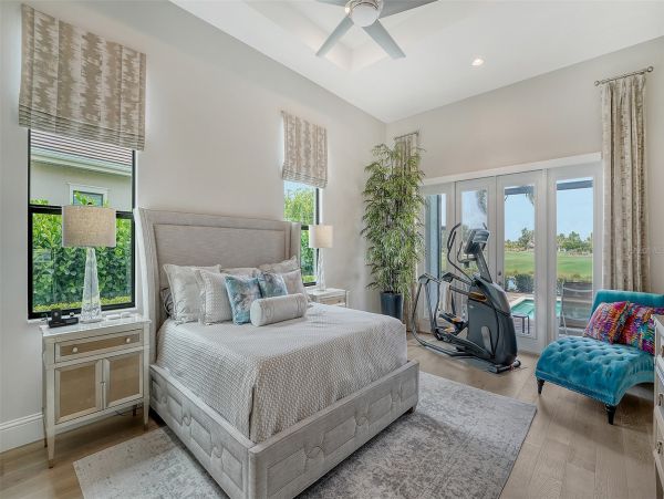 Luxurious Pool Home in Bradenton - Your Dream Getaway