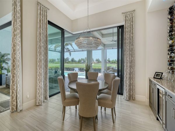 Luxurious Pool Home in Bradenton - Your Dream Getaway