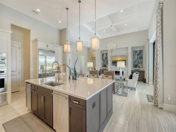 Luxurious Pool Home in Bradenton - Your Dream Getaway