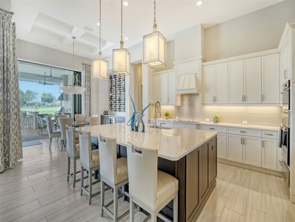 Luxurious Pool Home in Bradenton - Your Dream Getaway