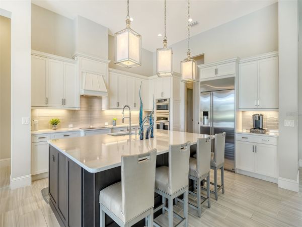 Luxurious Pool Home in Bradenton - Your Dream Getaway