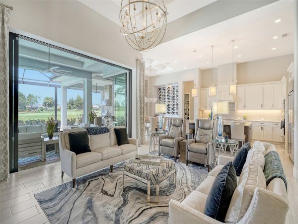 Luxurious Pool Home in Bradenton - Your Dream Getaway
