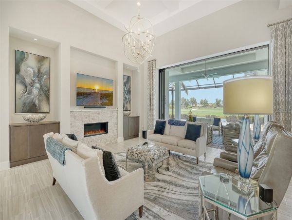 Luxurious Pool Home in Bradenton - Your Dream Getaway