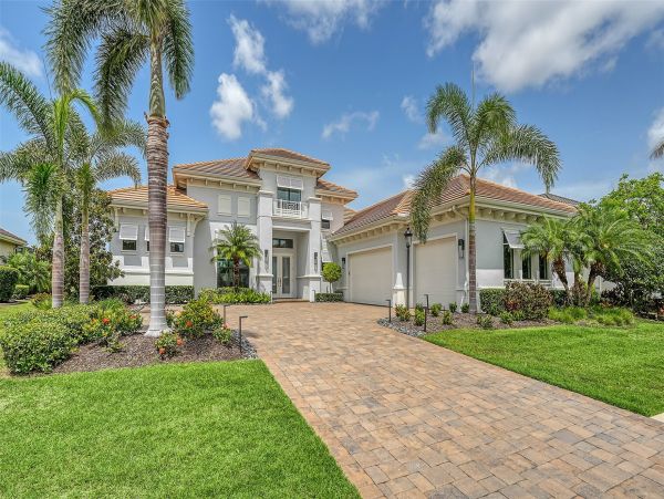 Luxurious Pool Home in Bradenton - Your Dream Getaway