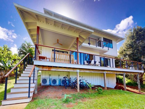 Luxurious 6-Bedroom Tropical Paradise in Princeville, Hawaii