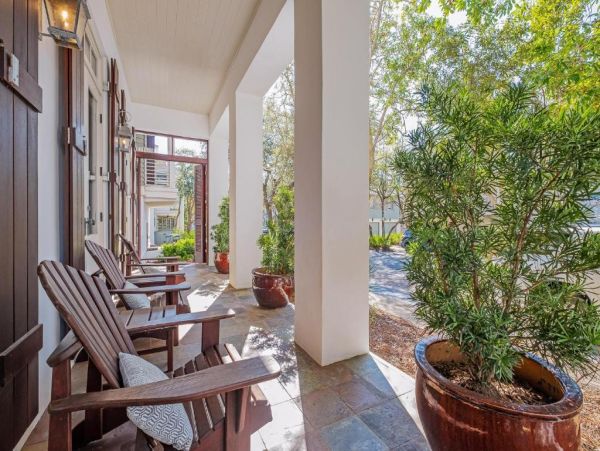 Luxurious Southern Retreat Steps from the Gulf - 5-Bedroom Cottage in Panama City