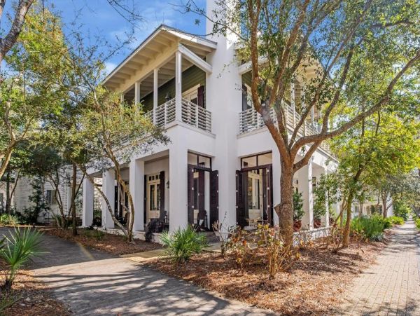 Luxurious Southern Retreat Steps from the Gulf - 5-Bedroom Cottage in Panama City