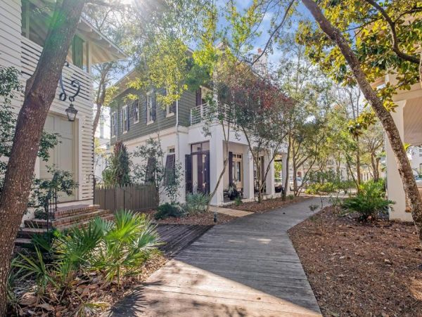 Luxurious Southern Retreat Steps from the Gulf - 5-Bedroom Cottage in Panama City