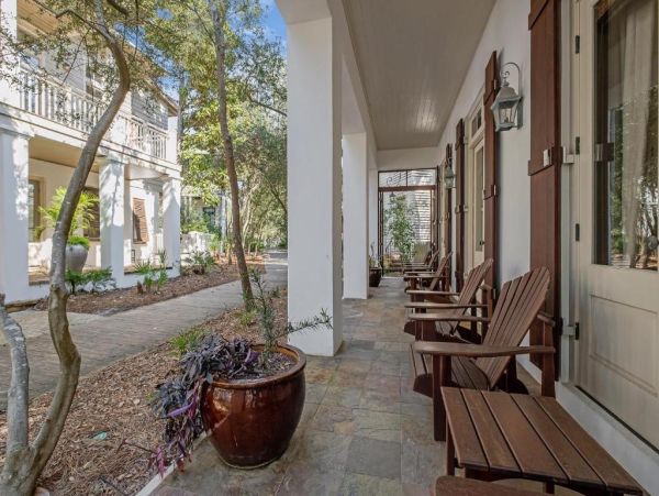 Luxurious Southern Retreat Steps from the Gulf - 5-Bedroom Cottage in Panama City