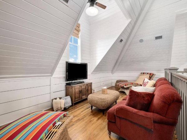 Luxurious Southern Retreat Steps from the Gulf - 5-Bedroom Cottage in Panama City