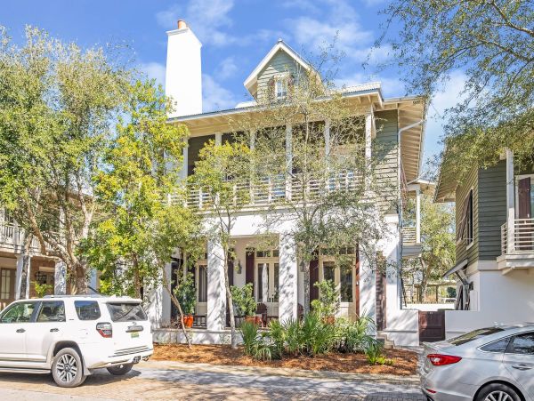 Luxurious Southern Retreat Steps from the Gulf - 5-Bedroom Cottage in Panama City