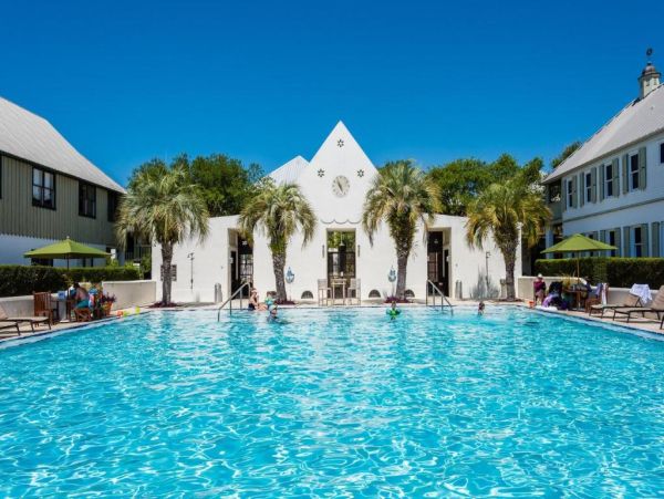Luxurious Southern Retreat Steps from the Gulf - 5-Bedroom Cottage in Panama City