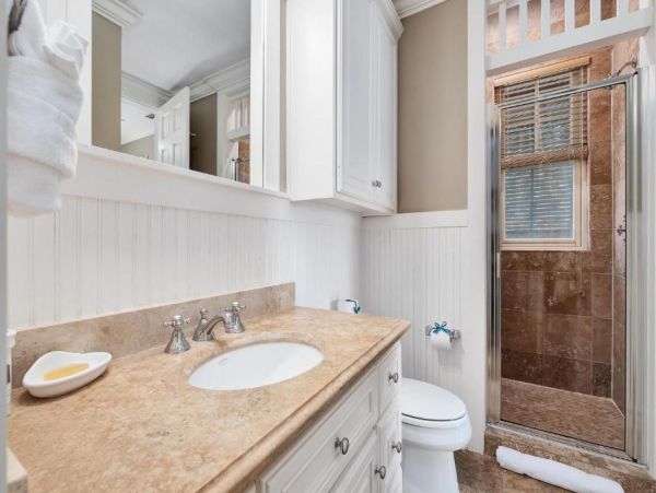 Luxurious Southern Retreat Steps from the Gulf - 5-Bedroom Cottage in Panama City