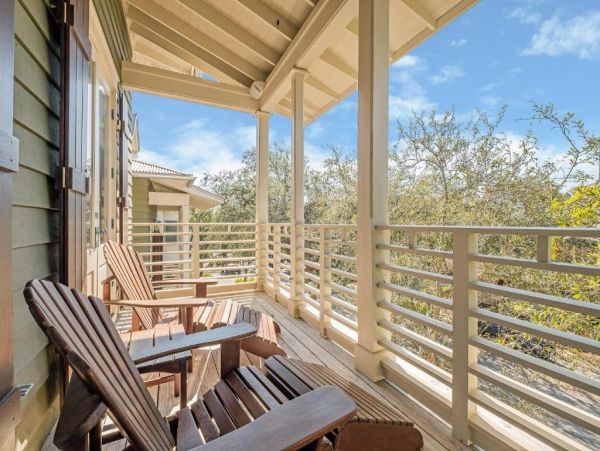Luxurious Southern Retreat Steps from the Gulf - 5-Bedroom Cottage in Panama City