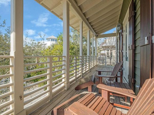 Luxurious Southern Retreat Steps from the Gulf - 5-Bedroom Cottage in Panama City