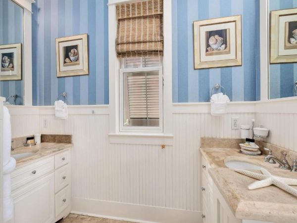 Luxurious Southern Retreat Steps from the Gulf - 5-Bedroom Cottage in Panama City