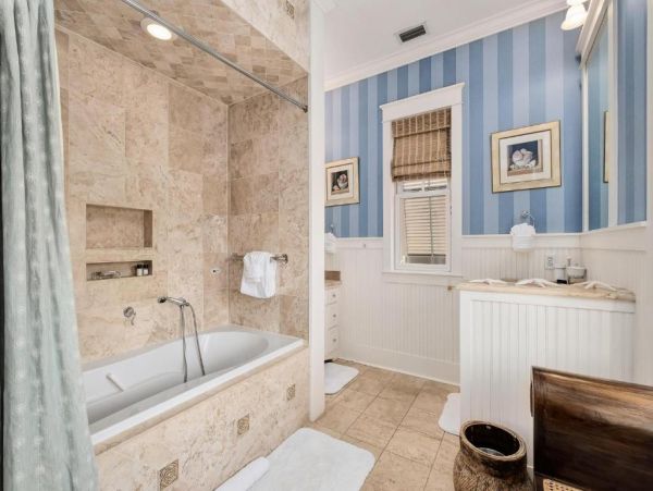 Luxurious Southern Retreat Steps from the Gulf - 5-Bedroom Cottage in Panama City