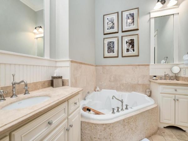 Luxurious Southern Retreat Steps from the Gulf - 5-Bedroom Cottage in Panama City