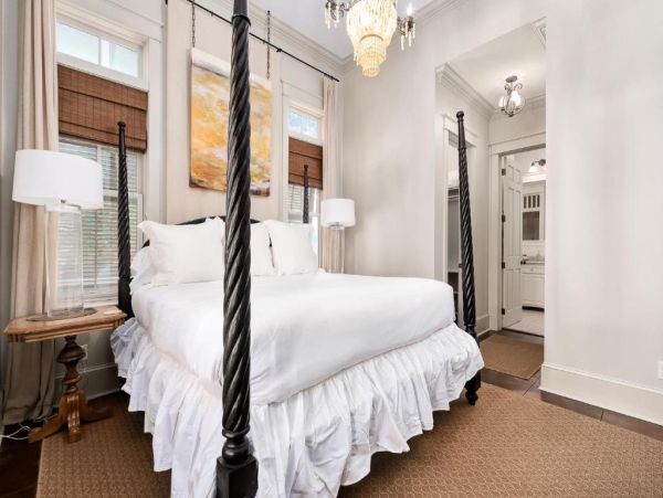 Luxurious Southern Retreat Steps from the Gulf - 5-Bedroom Cottage in Panama City