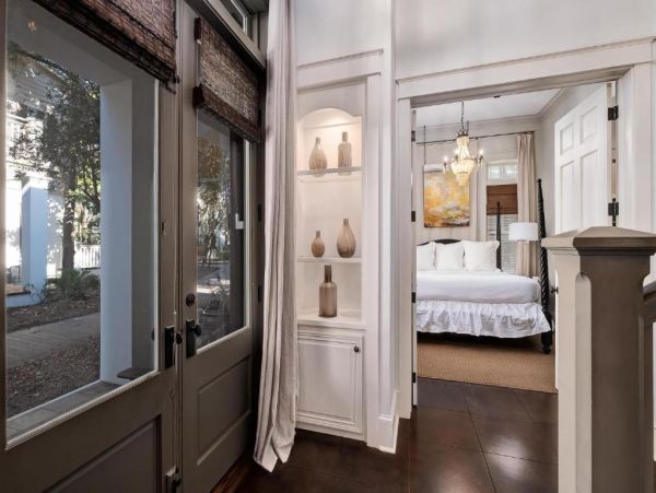 Luxurious Southern Retreat Steps from the Gulf - 5-Bedroom Cottage in Panama City