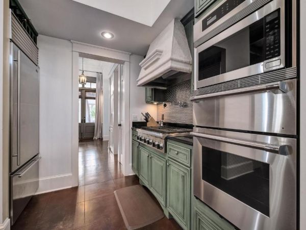 Luxurious Southern Retreat Steps from the Gulf - 5-Bedroom Cottage in Panama City