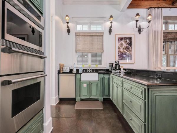 Luxurious Southern Retreat Steps from the Gulf - 5-Bedroom Cottage in Panama City