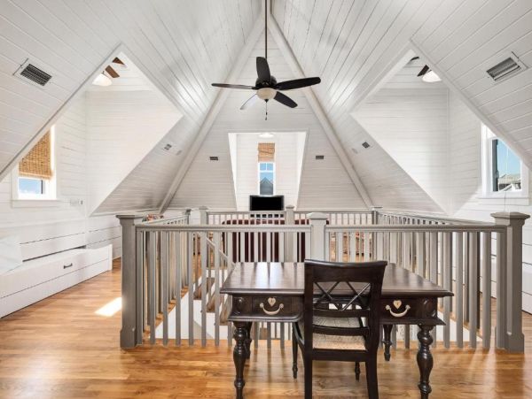 Luxurious Southern Retreat Steps from the Gulf - 5-Bedroom Cottage in Panama City