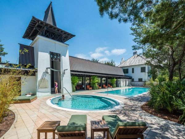 Luxurious Southern Retreat Steps from the Gulf - 5-Bedroom Cottage in Panama City