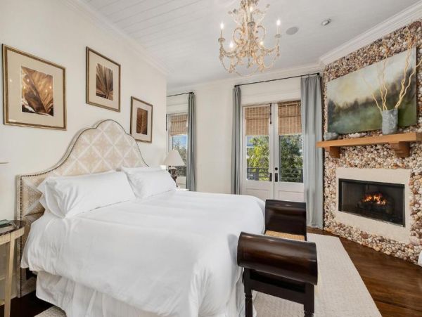 Luxurious Southern Retreat Steps from the Gulf - 5-Bedroom Cottage in Panama City