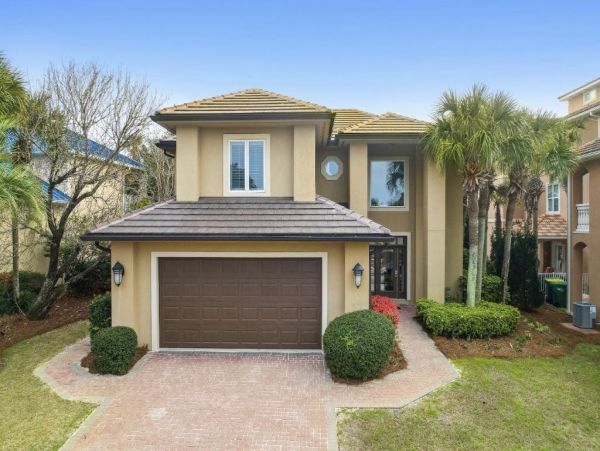 Luxury Vacation Home in Destin - Private Pool & Golf Cart Included