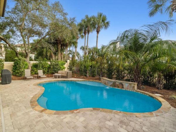 Luxury Vacation Home in Destin - Private Pool & Golf Cart Included