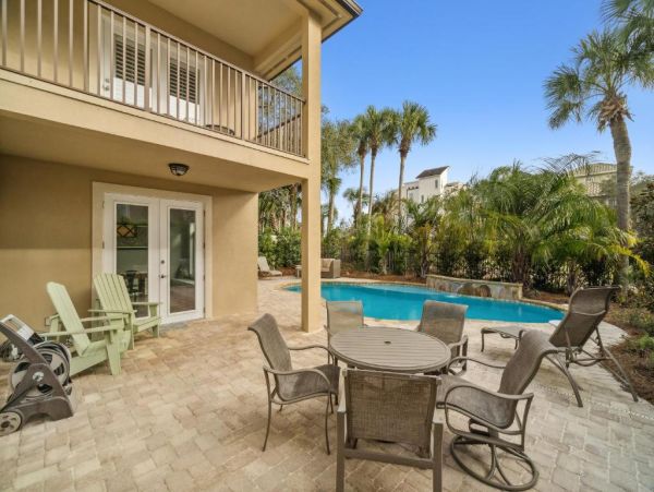 Luxury Vacation Home in Destin - Private Pool & Golf Cart Included