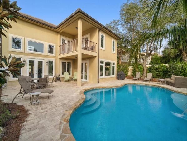 Luxury Vacation Home in Destin - Private Pool & Golf Cart Included
