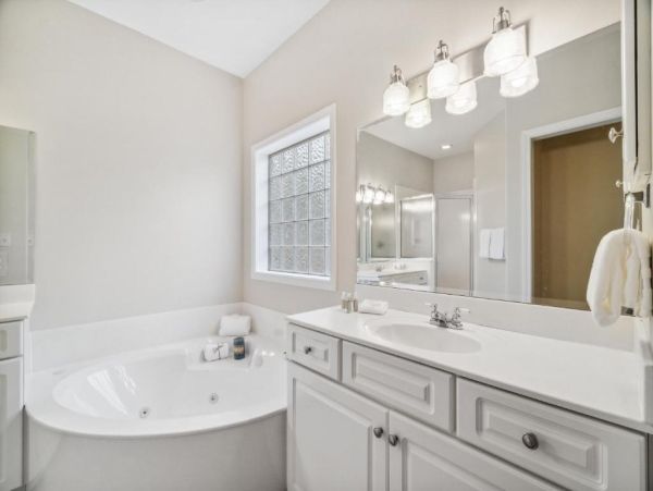 Luxury Vacation Home in Destin - Private Pool & Golf Cart Included
