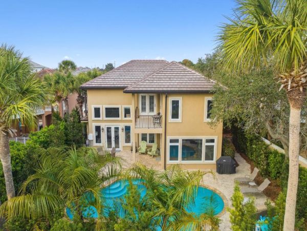 Luxury Vacation Home in Destin - Private Pool & Golf Cart Included
