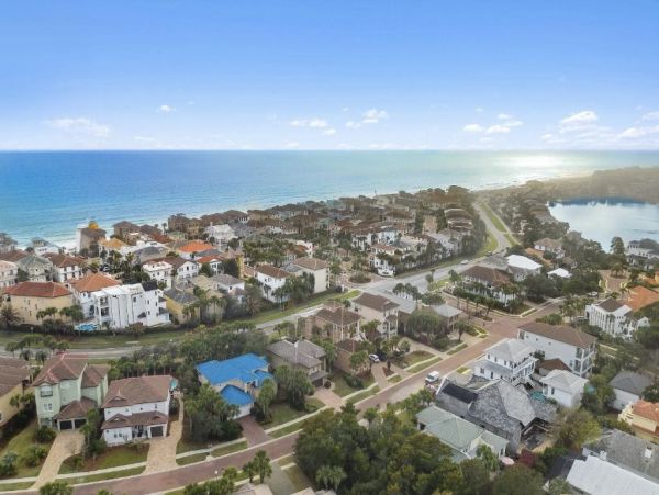 Luxury Vacation Home in Destin - Private Pool & Golf Cart Included
