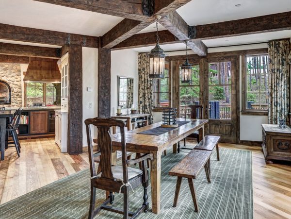 Luxury Mountain Retreat - 8-Bedroom, Hot Tub  Ski in Ski Out