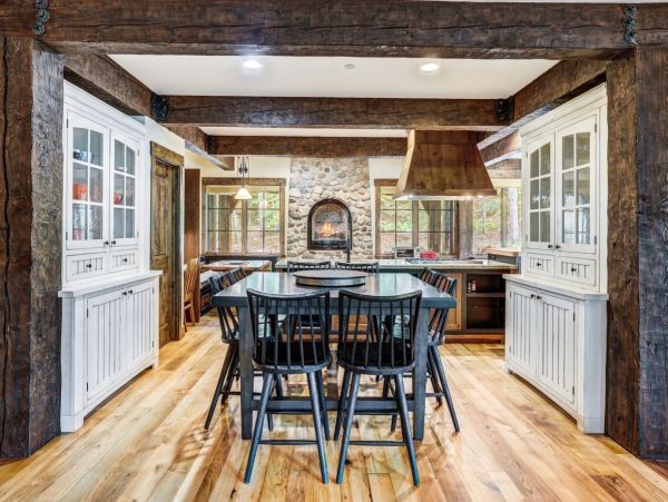 Luxury Mountain Retreat - 8-Bedroom, Hot Tub  Ski in Ski Out