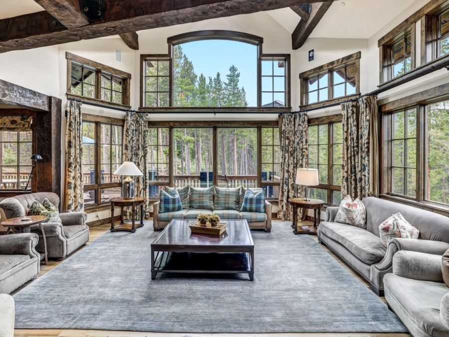 Luxury Mountain Retreat - 8-Bedroom, Hot Tub  Ski in Ski Out