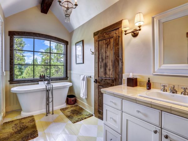 Luxury Mountain Retreat - 8-Bedroom, Hot Tub  Ski in Ski Out