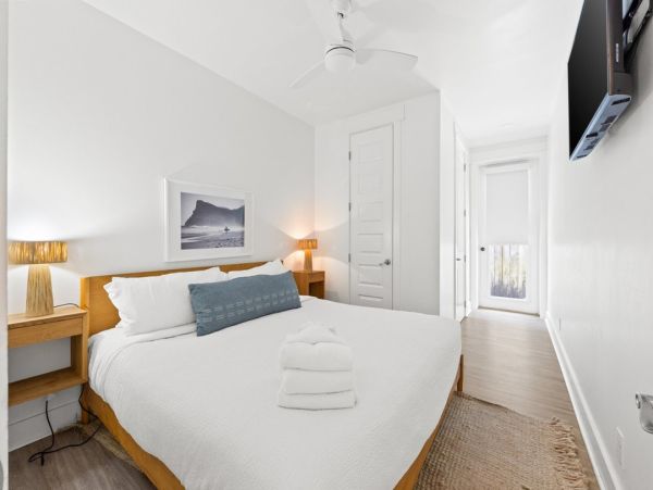 Luxury 6-Bedroom Beachfront Retreat - Unforgettable Coastal Getaway
