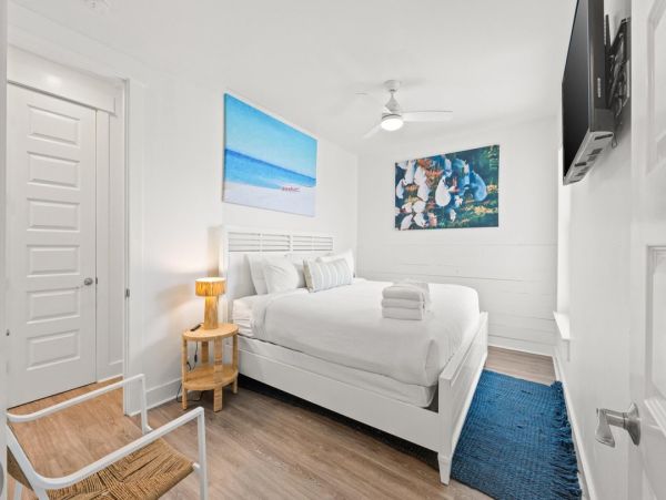 Luxury 6-Bedroom Beachfront Retreat - Unforgettable Coastal Getaway