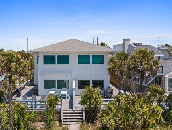 Luxury 6-Bedroom Beachfront Retreat - Unforgettable Coastal Getaway