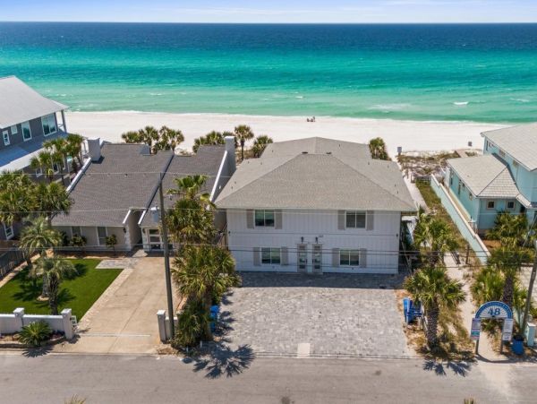 Luxury 6-Bedroom Beachfront Retreat - Unforgettable Coastal Getaway