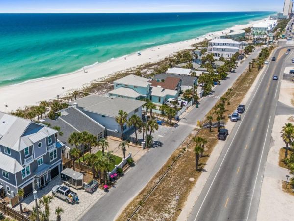 Luxury 6-Bedroom Beachfront Retreat - Unforgettable Coastal Getaway