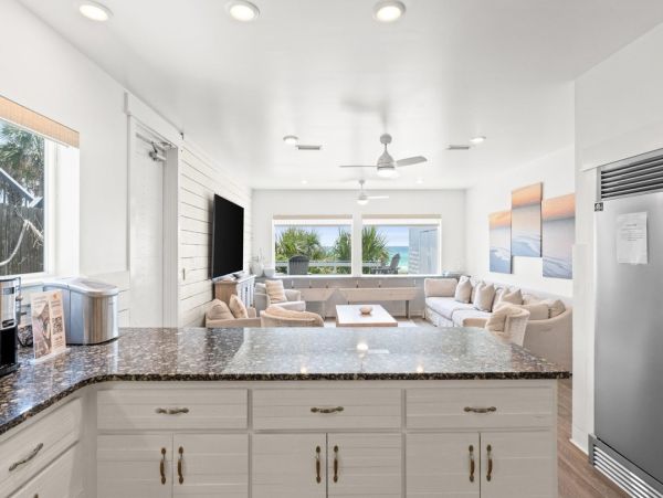 Luxury 6-Bedroom Beachfront Retreat - Unforgettable Coastal Getaway