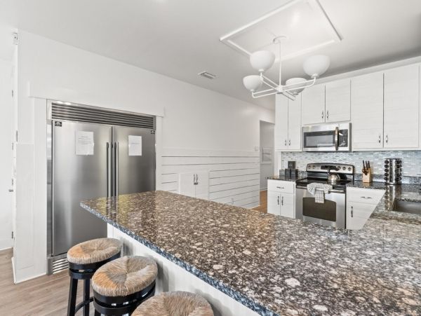 Luxury 6-Bedroom Beachfront Retreat - Unforgettable Coastal Getaway