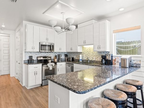 Luxury 6-Bedroom Beachfront Retreat - Unforgettable Coastal Getaway