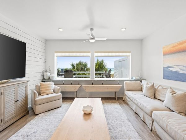Luxury 6-Bedroom Beachfront Retreat - Unforgettable Coastal Getaway