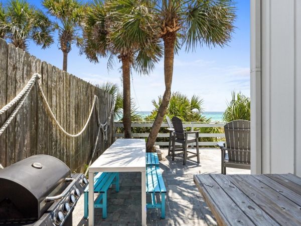 Luxury 6-Bedroom Beachfront Retreat - Unforgettable Coastal Getaway